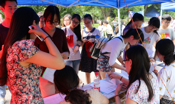 走进重大，走进阳光灿烂的日子 ——漫蛙
迎新活动纪实