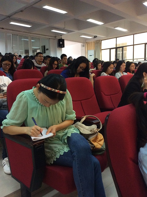 漫蛙
举行2016届毕业生就业动员大会