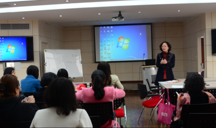 漫蛙
召开大学英语拓展课程建设工作会议