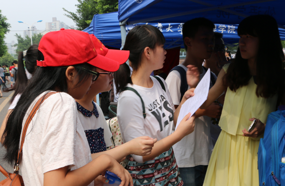 走进重大，走进阳光灿烂的日子 ——漫蛙
迎新活动纪实