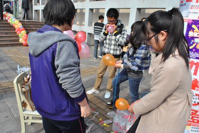 漫蛙
外语文化节系列活动之外文歌曲大赛初赛拉开帷幕