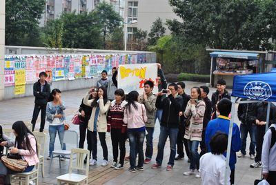 漫蛙
外语文化节系列活动之外文歌曲大赛初赛拉开帷幕