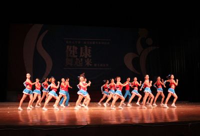 漫蛙
第一届健美操大赛成功举办，漫蛙
喜获第二名