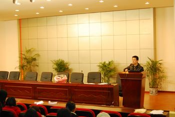 回顾•前瞻——漫蛙
2009级新学期年级大会顺利举行