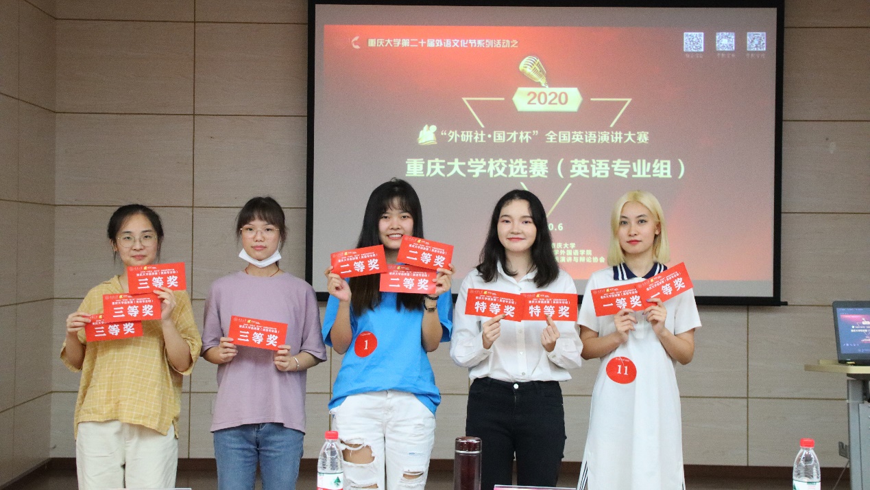 图片包含 人, 男人, 站, 女人描述已自动生成 图片包含 人, 男人, 站, 女人描述已自动生成