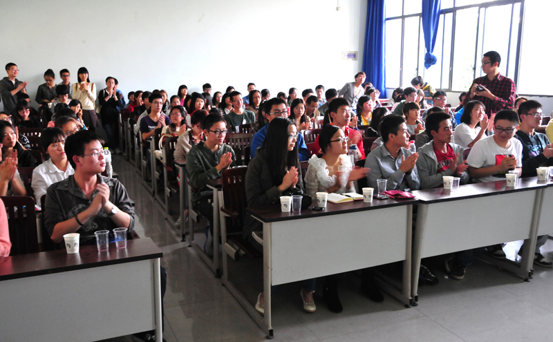 漫蛙
第十三届外语文化节系列讲座：微醺之美——葡萄酒品鉴