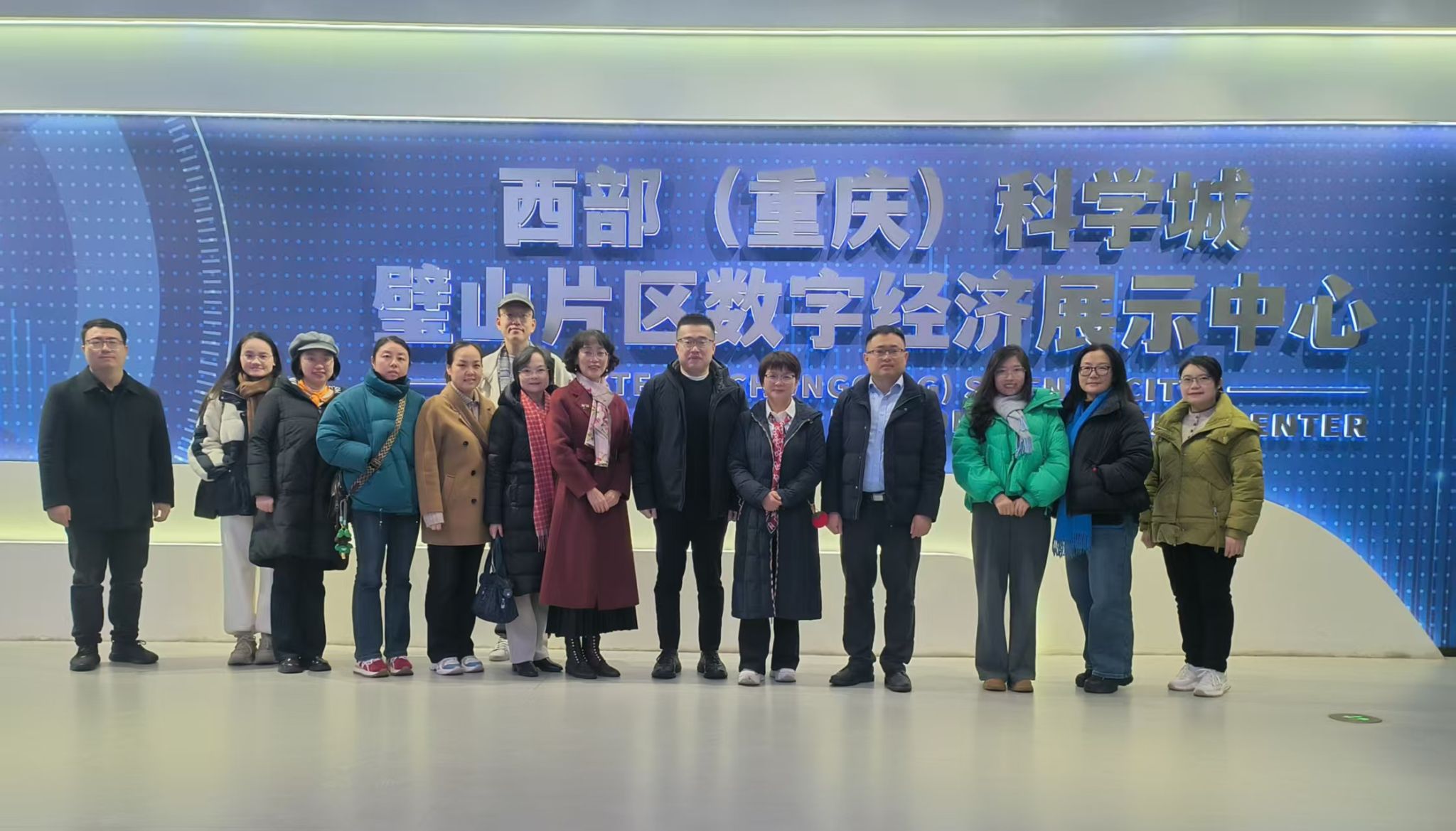 漫蛙
开展“数智赋能·同心共育”参观交流活动