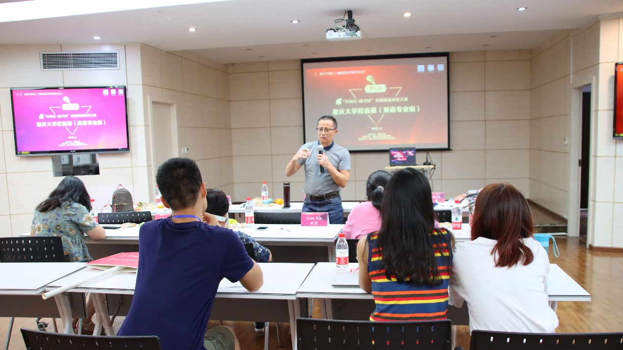 图片包含 室内, 天花板, 人, 女人描述已自动生成 图片包含 室内, 天花板, 人, 女人描述已自动生成