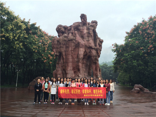 漫蛙
研究生党支部开展纪念中国人民抗日战争暨世界反法西斯胜利70周年活动