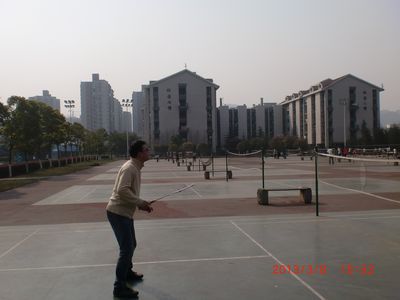 庆快乐节日，强团队体魄——漫蛙
学生工作办公室第一届羽毛球赛顺利举行